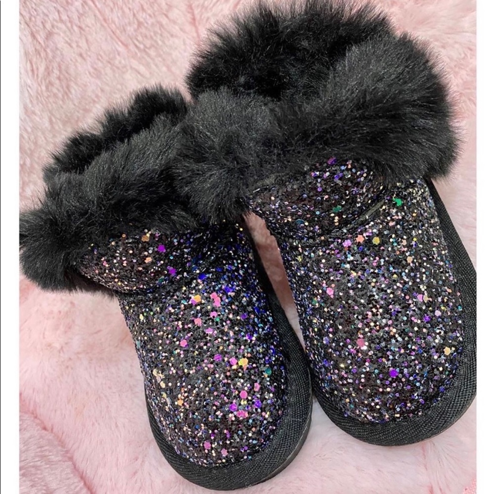 Toddle winter booties. Size toddler 4-5